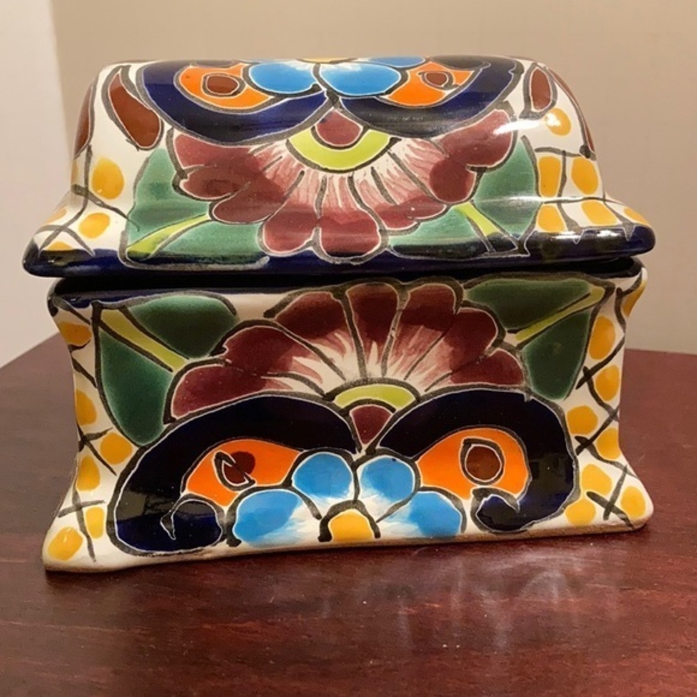 Amazing hand-painted Mexican ceramic decorative trinket box